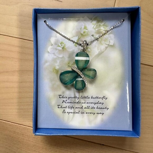 NIB Y2K Butterfly Rhinestone Necklace – Green Pendant in Blue Gift Box - Picture 3 of 6